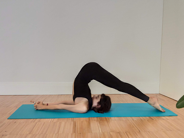 Las 10 posturas para que no te falte energía