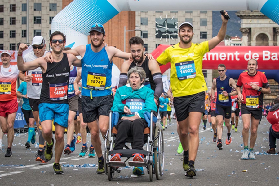 ¿Se puede correr un maratón en menos de 3 h empujando una silla de ruedas con un adulto?