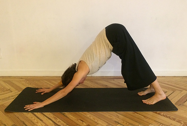 Las 10 posturas mágicas de Jivamukti Yoga