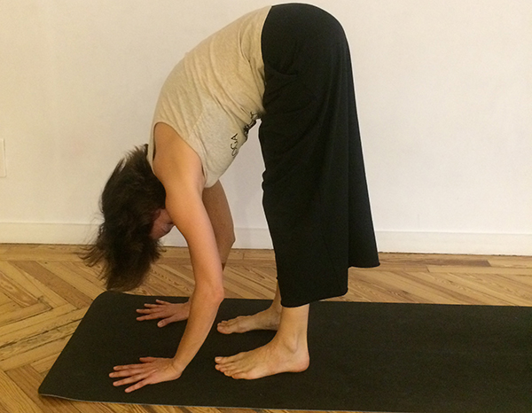Las 10 posturas mágicas de Jivamukti Yoga