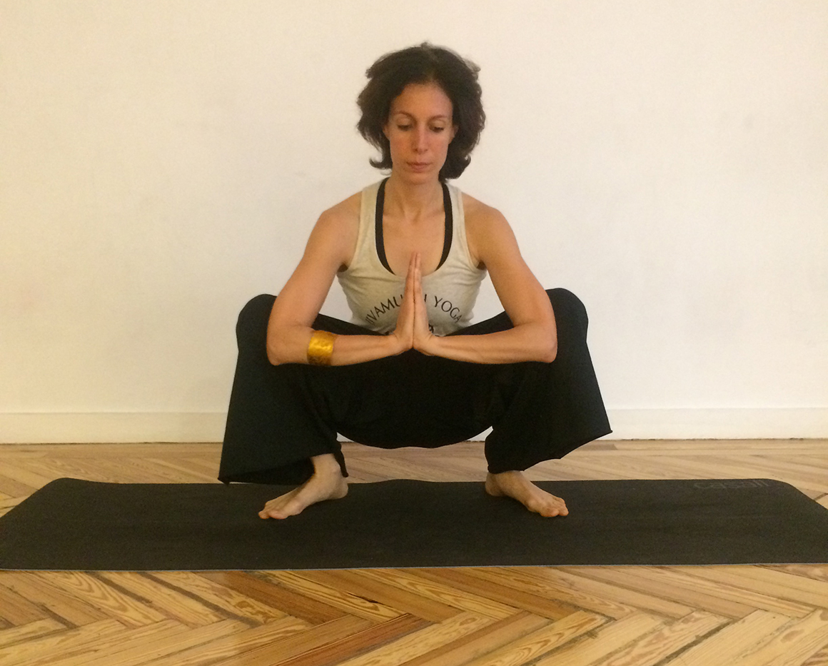 Las 10 posturas mágicas de Jivamukti Yoga