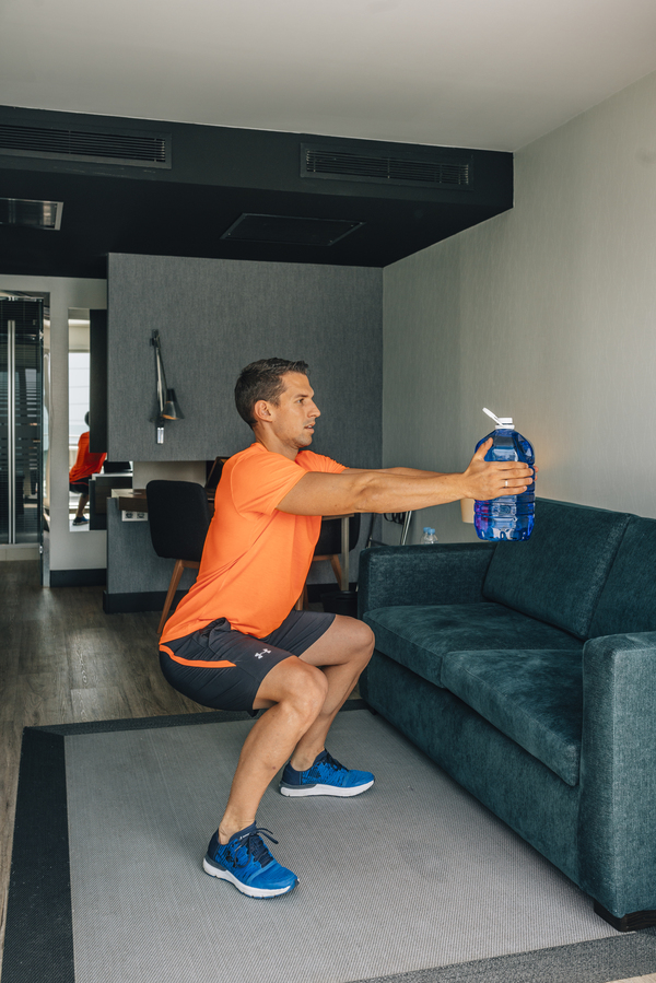 Yo entreno en casa / Día 13: Botellas de agua y garrafa 