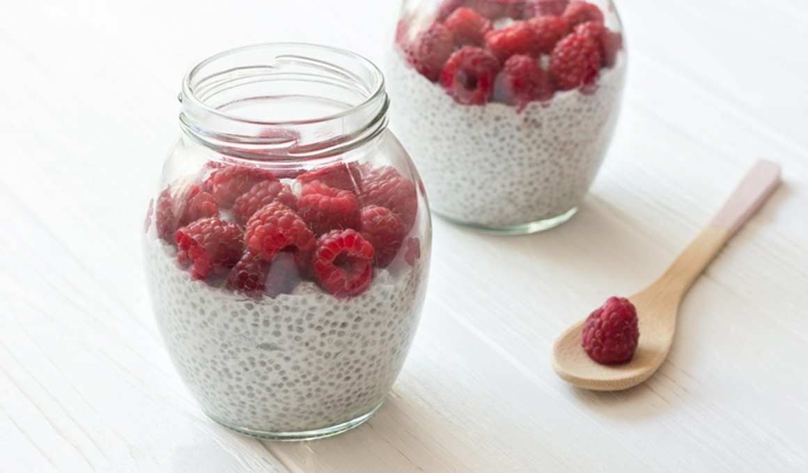 Receta de Granola de Manzana con Chía Pudding y Frambuesas