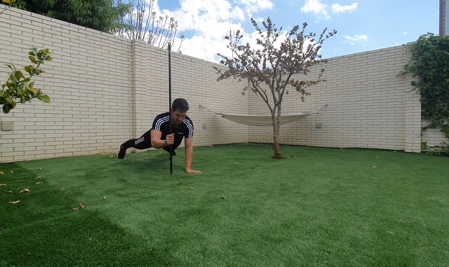 Yo entreno en casa / Día 23: Entrenamiento con escoba