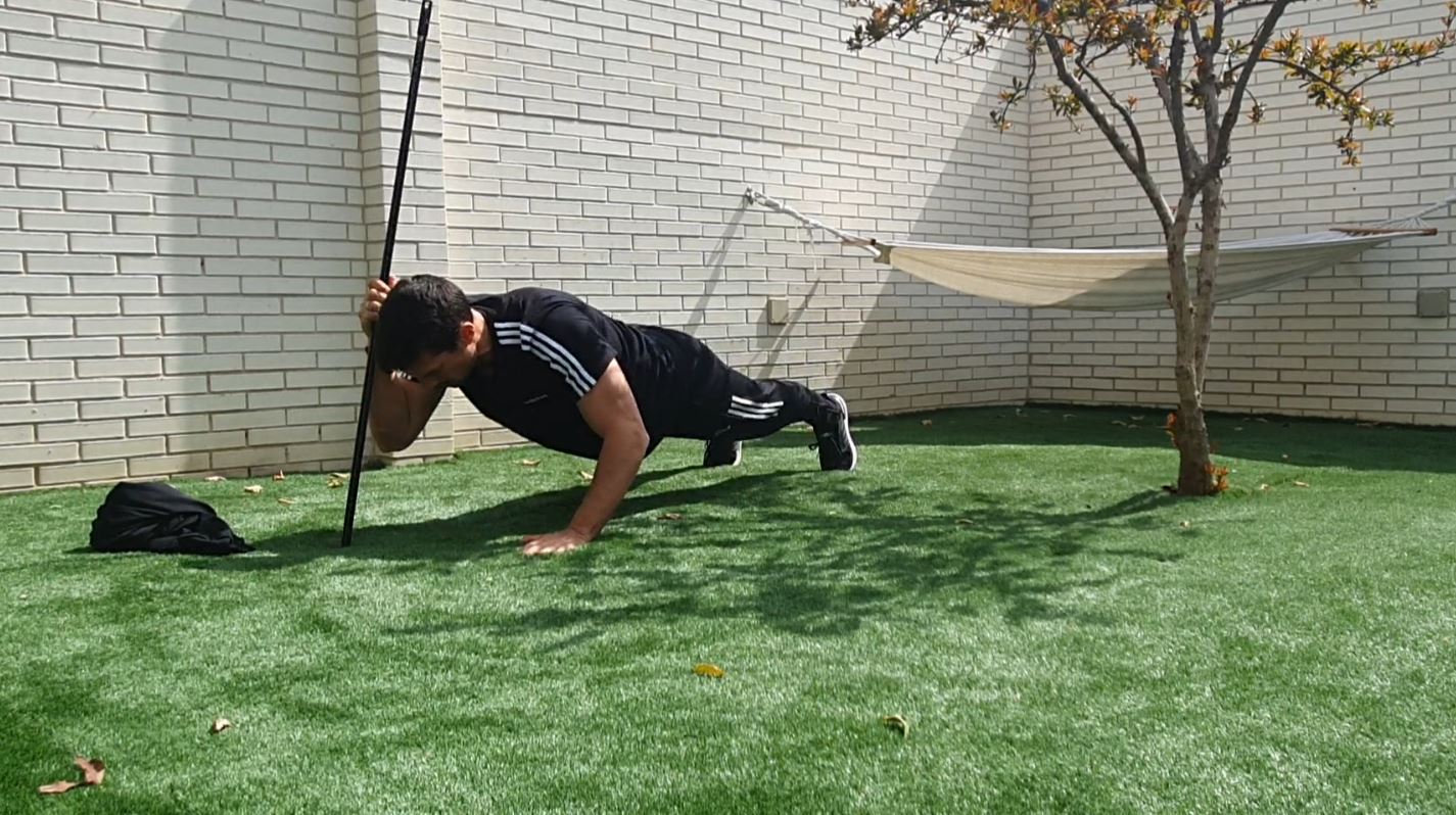 Yo entreno en casa / Día 23: Entrenamiento con escoba