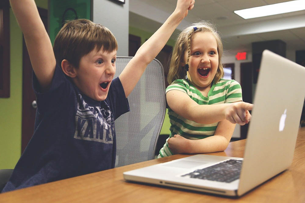 Tus hijos ¿menos vulnerables al COVID-19?