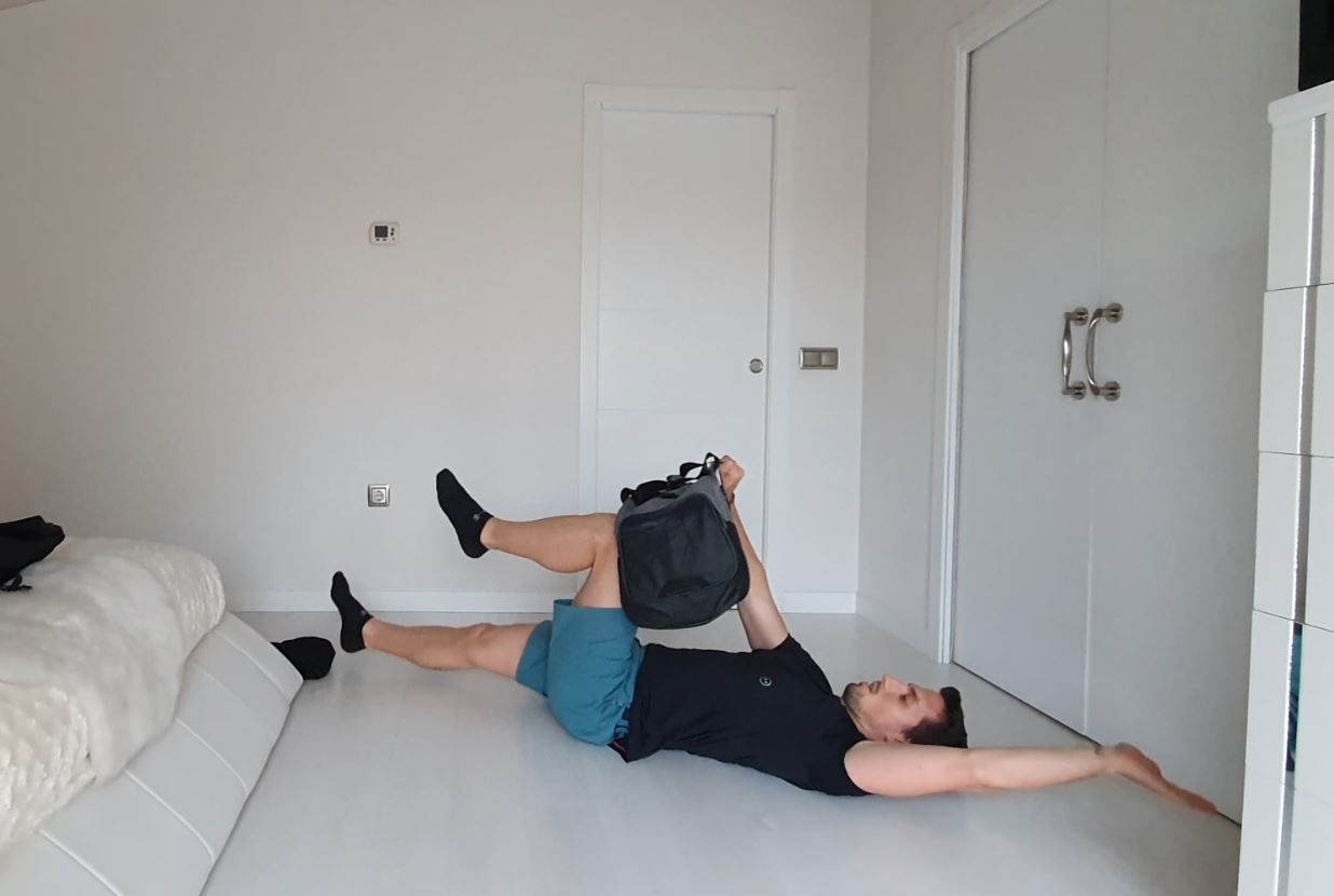 Yo entreno en casa / Día 34: Mochilas y toalla
