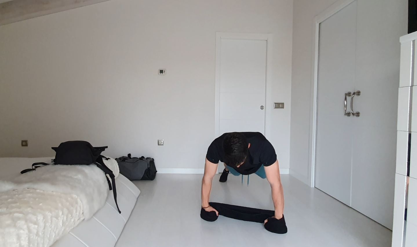 Yo entreno en casa / Día 34: Mochilas y toalla