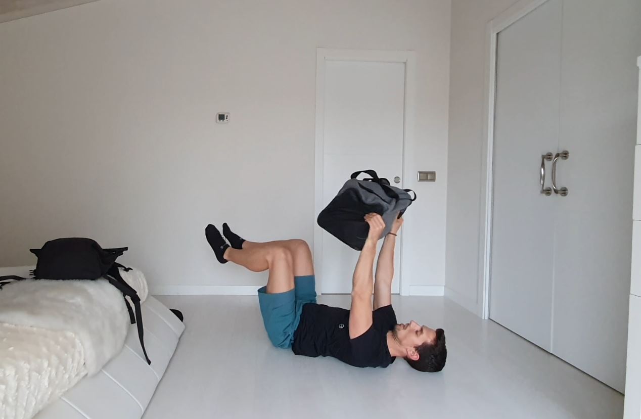 Yo entreno en casa / Día 34: Mochilas y toalla