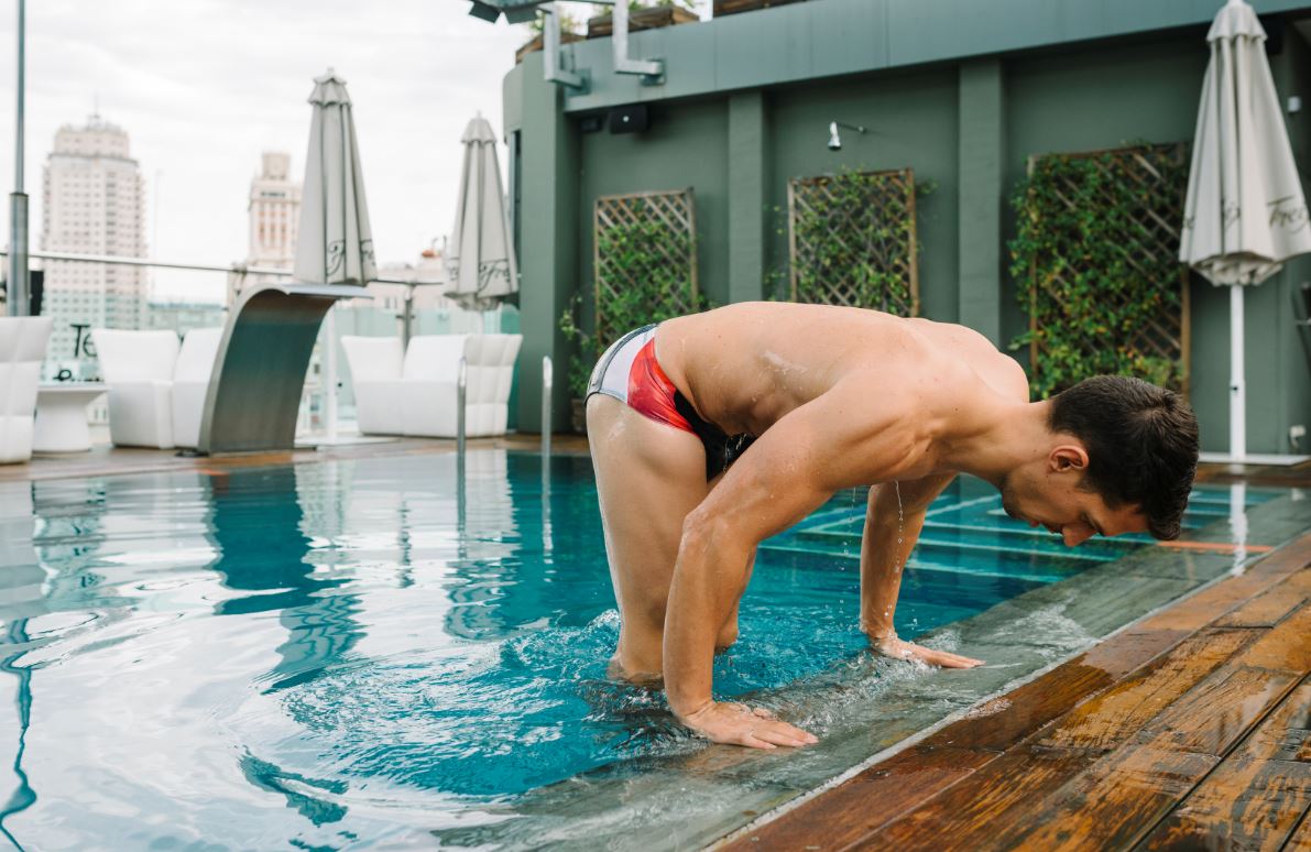 Entrenamiento fitness en la piscina