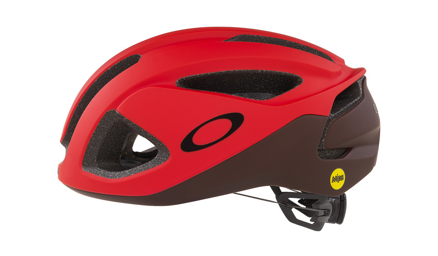 Oakley presenta su colección de ciclismo 2020