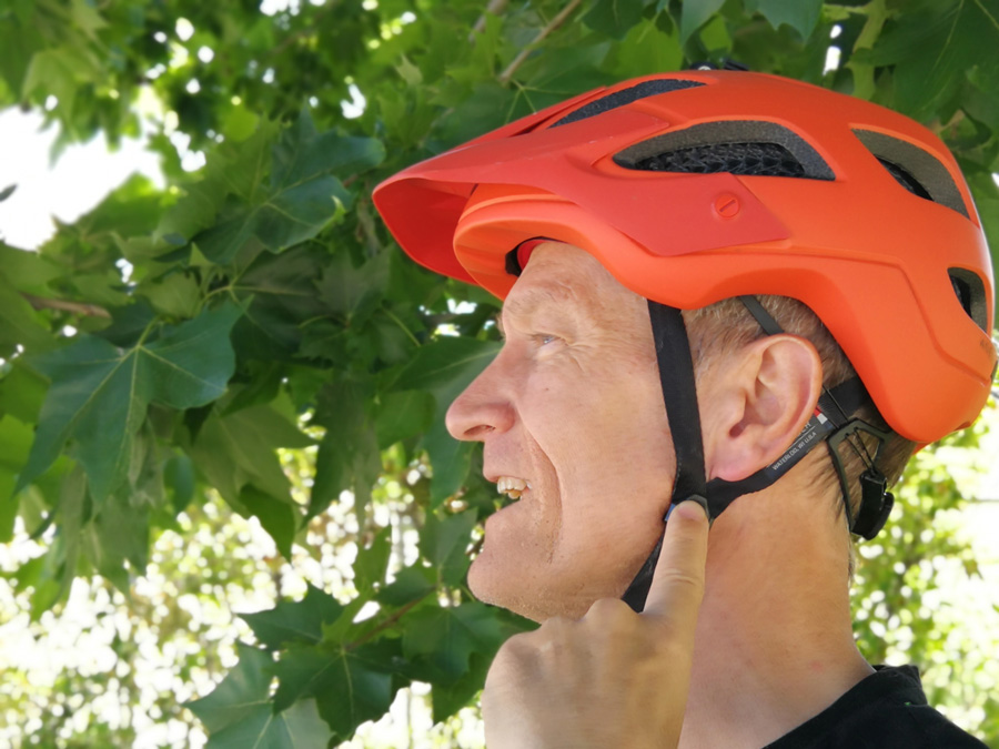 Así tienes que ponerte el casco