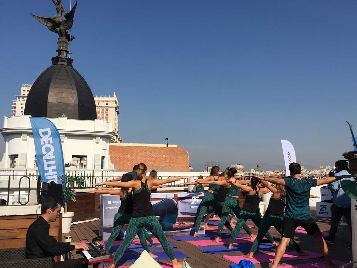 Yoga dinámico o suave? Así es la nueva ropa deportiva de Domyos para los  yoguis